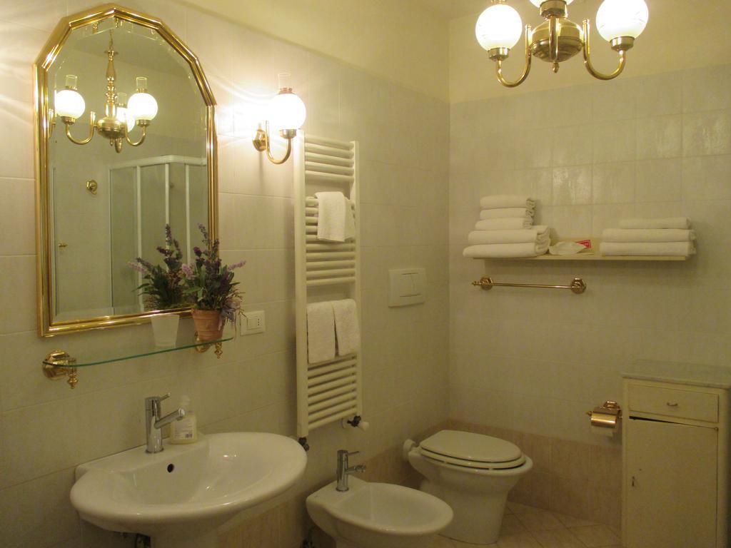 Bed And Breakfast Zia Calci Habitación foto